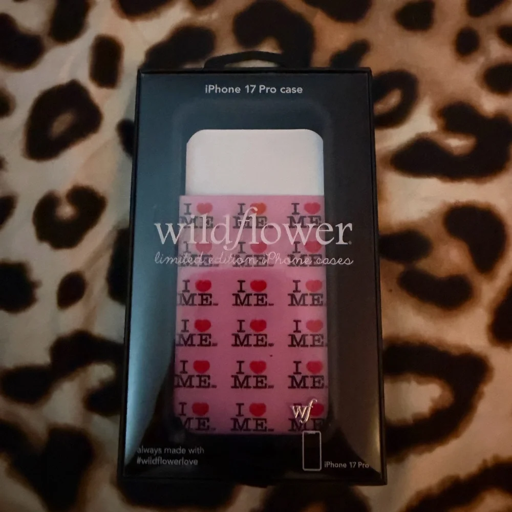 NWT Wildflower I ❤️ ME 17 Pro Case